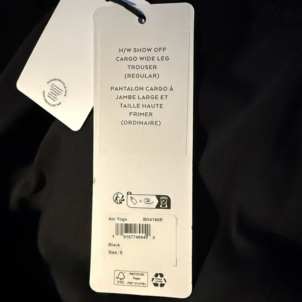ALO YOGA | ✨NEW✨ Show Off Cargo Wide Leg Trouser (Regular) in Black - Picture 5 of 6